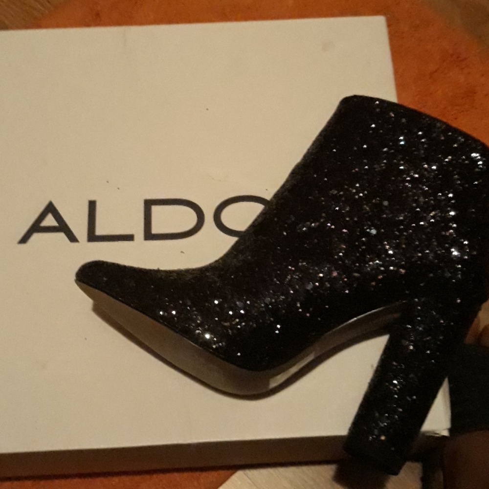 Black boot - Picture 2 of 4